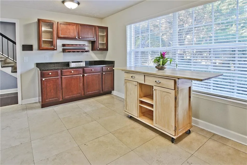 6980 Roswell Road Unit N1, Atlanta, Georgia 30328, 3 Bedrooms Bedrooms, ,2 BathroomsBathrooms,Residential,Sold,6980 Roswell Road Unit N1,6116297