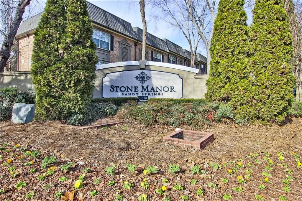6980 Roswell Road Unit N1, Atlanta, Georgia 30328, 3 Bedrooms Bedrooms, ,2 BathroomsBathrooms,Residential,Sold,6980 Roswell Road Unit N1,6116297