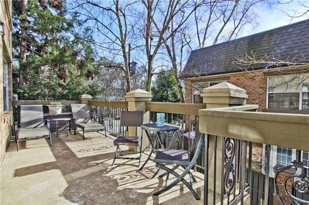 6980 Roswell Road Unit N1, Atlanta, Georgia 30328, 3 Bedrooms Bedrooms, ,2 BathroomsBathrooms,Residential,Sold,6980 Roswell Road Unit N1,6116297