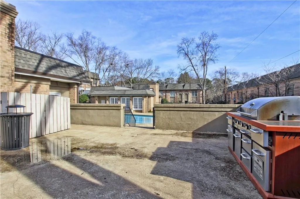 6980 Roswell Road Unit N1, Atlanta, Georgia 30328, 3 Bedrooms Bedrooms, ,2 BathroomsBathrooms,Residential,Sold,6980 Roswell Road Unit N1,6116297