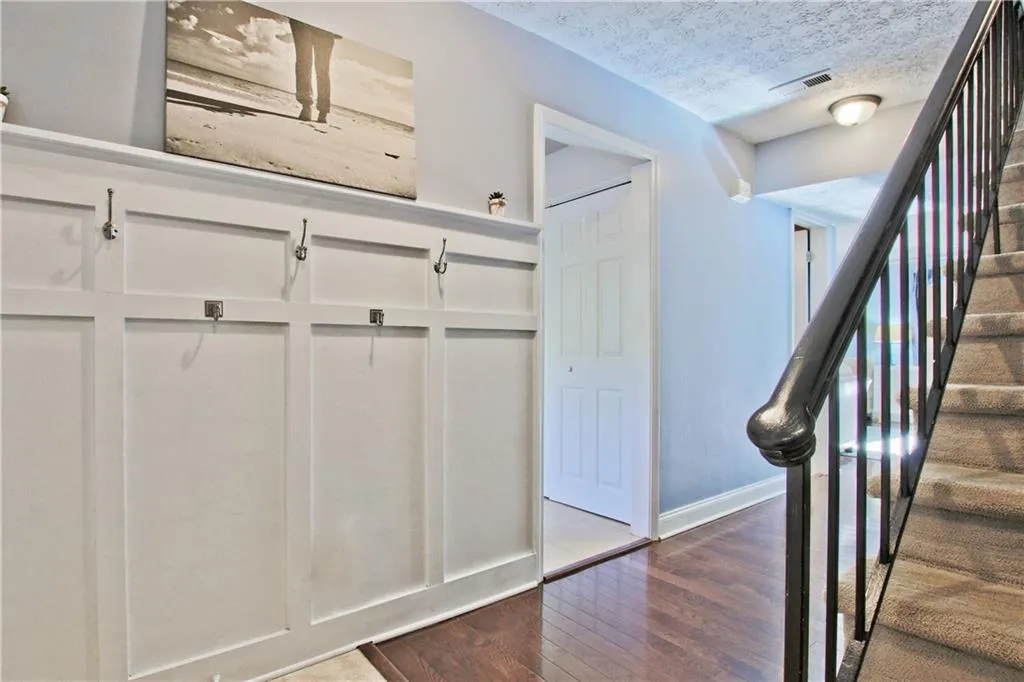 6980 Roswell Road Unit N1, Atlanta, Georgia 30328, 3 Bedrooms Bedrooms, ,2 BathroomsBathrooms,Residential,Sold,6980 Roswell Road Unit N1,6116297