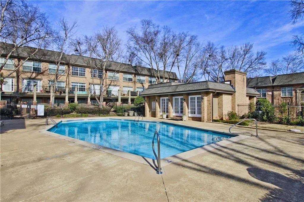 6980 Roswell Road Unit N1, Atlanta, Georgia 30328, 3 Bedrooms Bedrooms, ,2 BathroomsBathrooms,Residential,Sold,6980 Roswell Road Unit N1,6116297