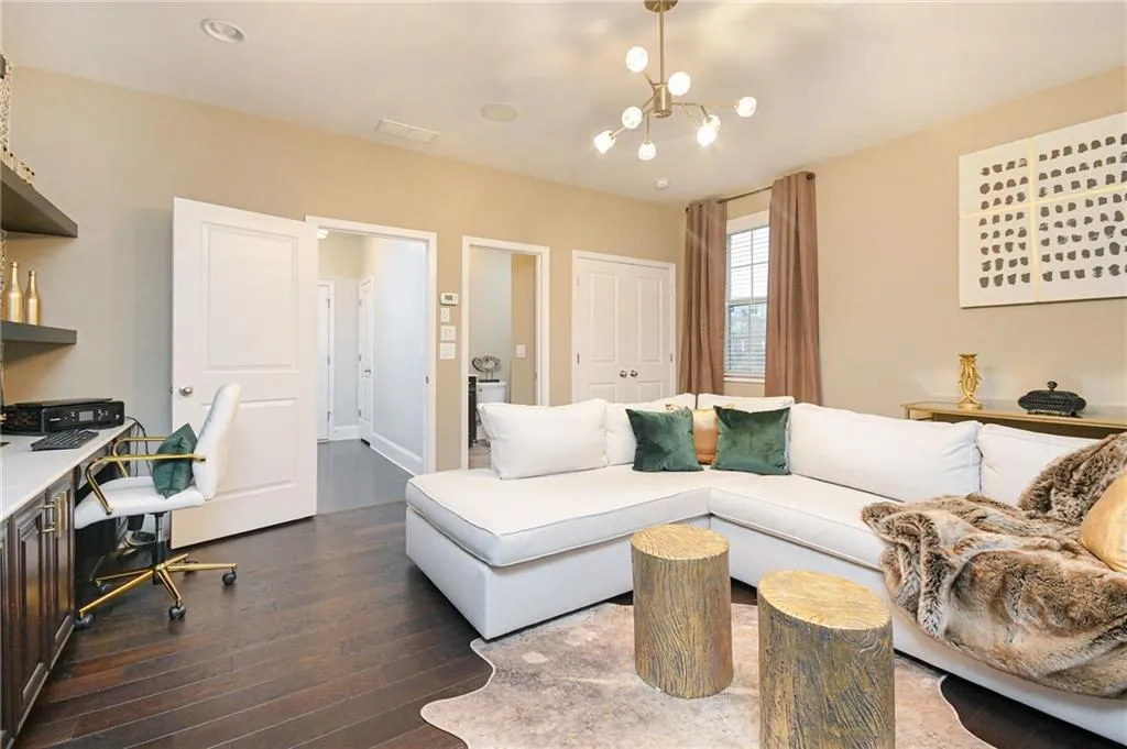 231 Alderwood Point, Sandy Springs, Georgia 30328, 3 Bedrooms Bedrooms, ,3 BathroomsBathrooms,Residential,Sold,231 Alderwood Point,7006400