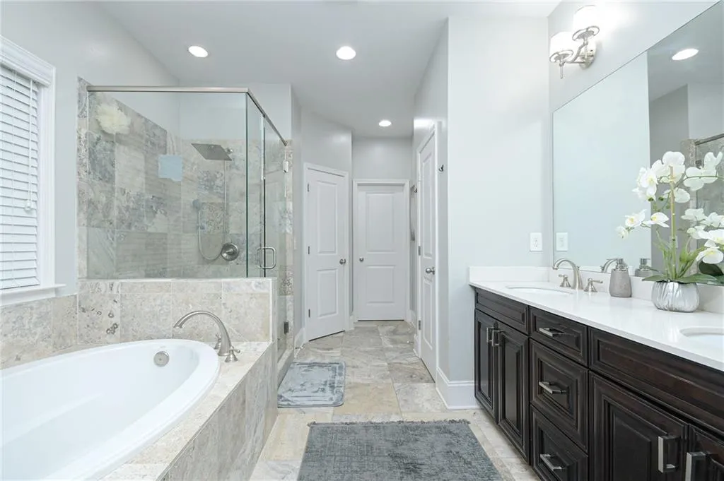 231 Alderwood Point, Sandy Springs, Georgia 30328, 3 Bedrooms Bedrooms, ,3 BathroomsBathrooms,Residential,Sold,231 Alderwood Point,7006400