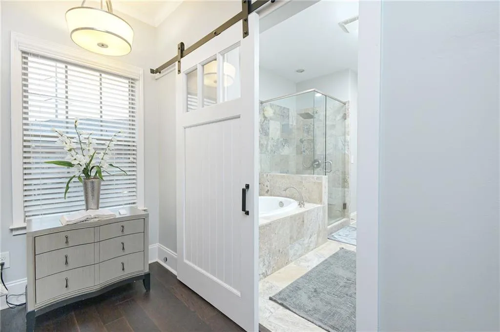 231 Alderwood Point, Sandy Springs, Georgia 30328, 3 Bedrooms Bedrooms, ,3 BathroomsBathrooms,Residential,Sold,231 Alderwood Point,7006400