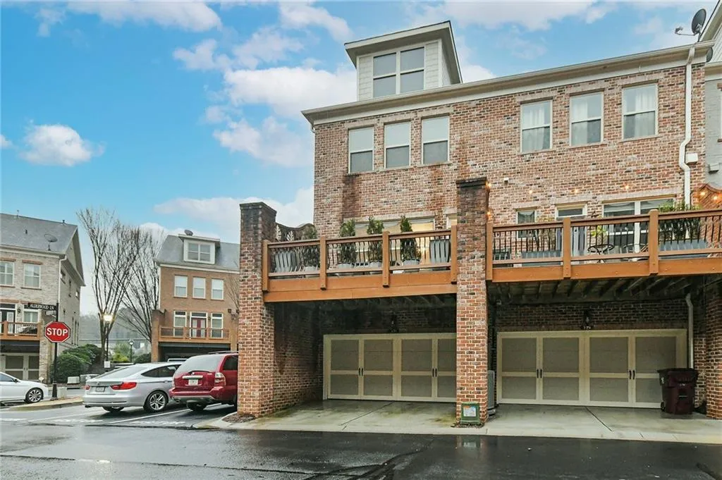231 Alderwood Point, Sandy Springs, Georgia 30328, 3 Bedrooms Bedrooms, ,3 BathroomsBathrooms,Residential,Sold,231 Alderwood Point,7006400