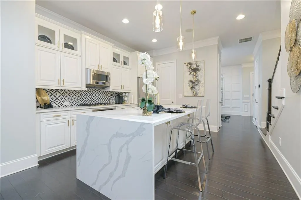 231 Alderwood Point, Sandy Springs, Georgia 30328, 3 Bedrooms Bedrooms, ,3 BathroomsBathrooms,Residential,Sold,231 Alderwood Point,7006400
