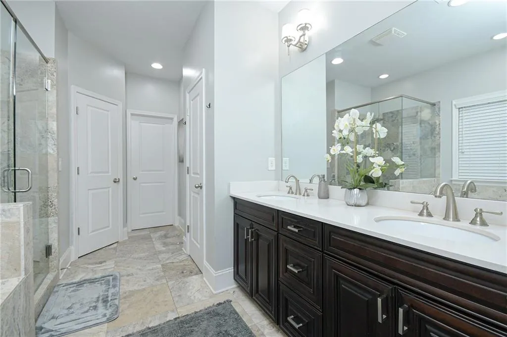 231 Alderwood Point, Sandy Springs, Georgia 30328, 3 Bedrooms Bedrooms, ,3 BathroomsBathrooms,Residential,Sold,231 Alderwood Point,7006400