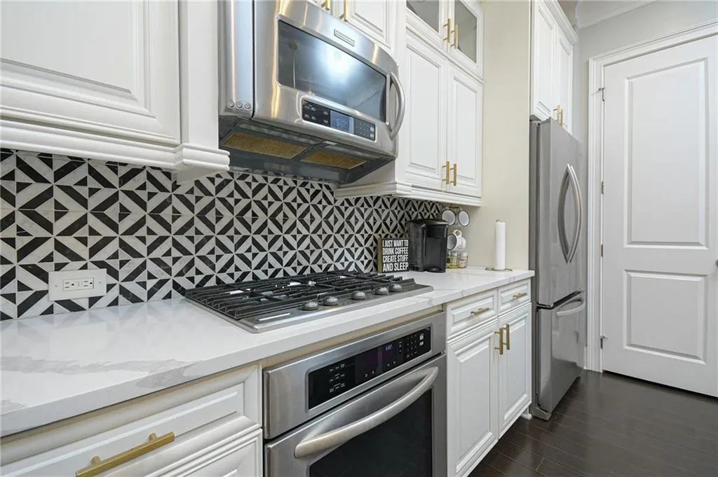 231 Alderwood Point, Sandy Springs, Georgia 30328, 3 Bedrooms Bedrooms, ,3 BathroomsBathrooms,Residential,Sold,231 Alderwood Point,7006400