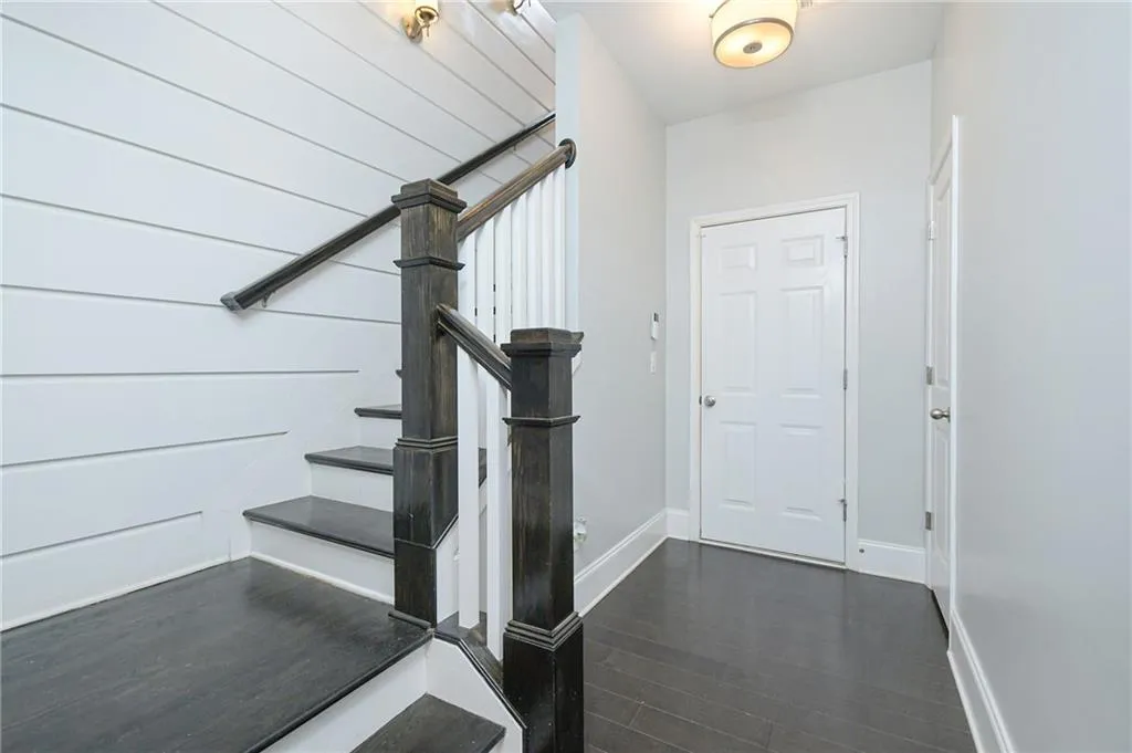 231 Alderwood Point, Sandy Springs, Georgia 30328, 3 Bedrooms Bedrooms, ,3 BathroomsBathrooms,Residential,Sold,231 Alderwood Point,7006400