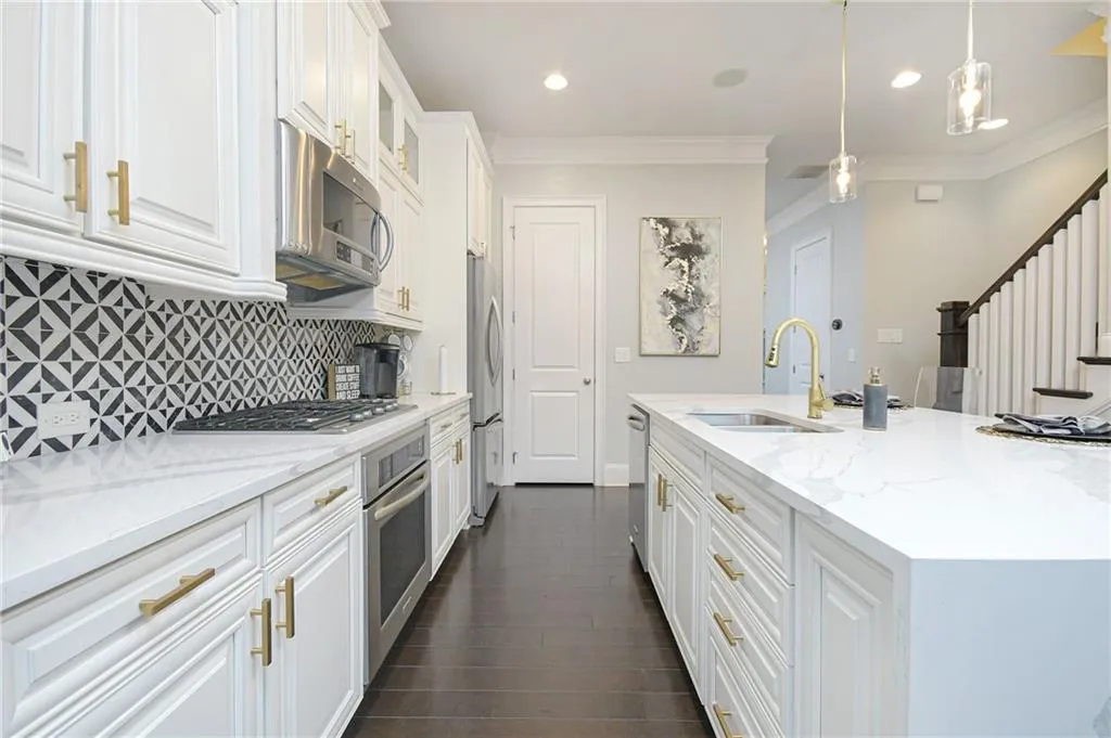 231 Alderwood Point, Sandy Springs, Georgia 30328, 3 Bedrooms Bedrooms, ,3 BathroomsBathrooms,Residential,Sold,231 Alderwood Point,7006400