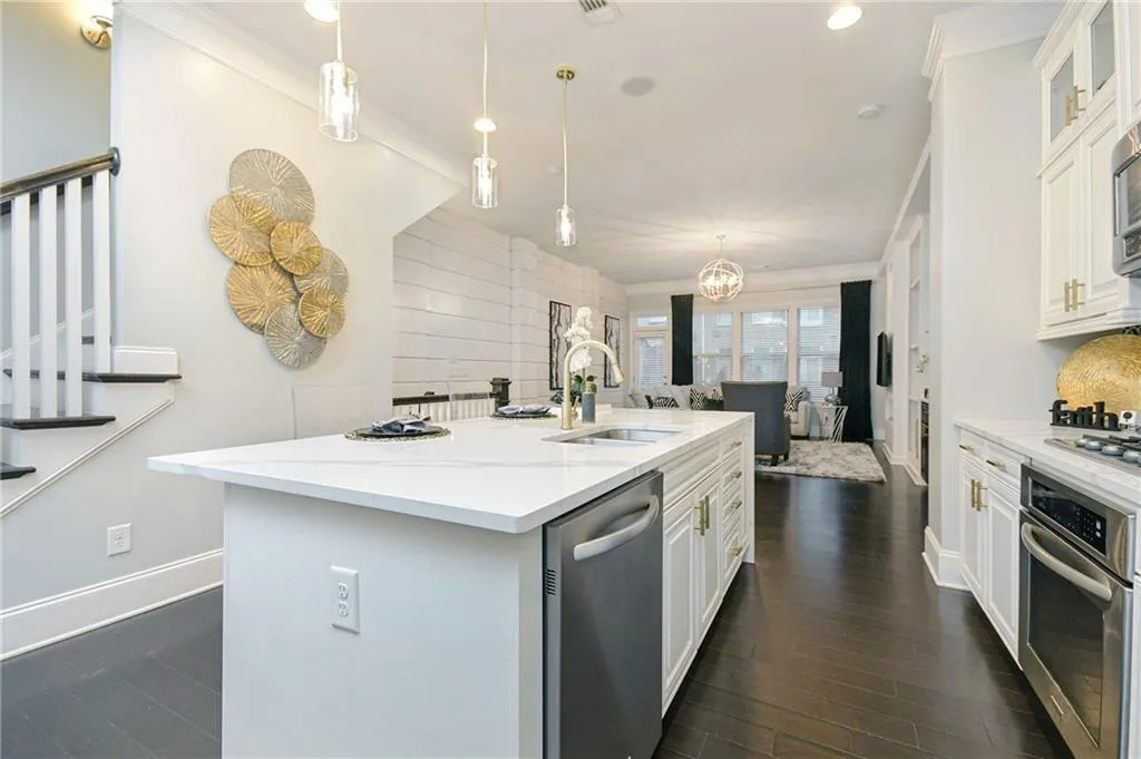 231 Alderwood Point, Sandy Springs, Georgia 30328, 3 Bedrooms Bedrooms, ,3 BathroomsBathrooms,Residential,Sold,231 Alderwood Point,7006400