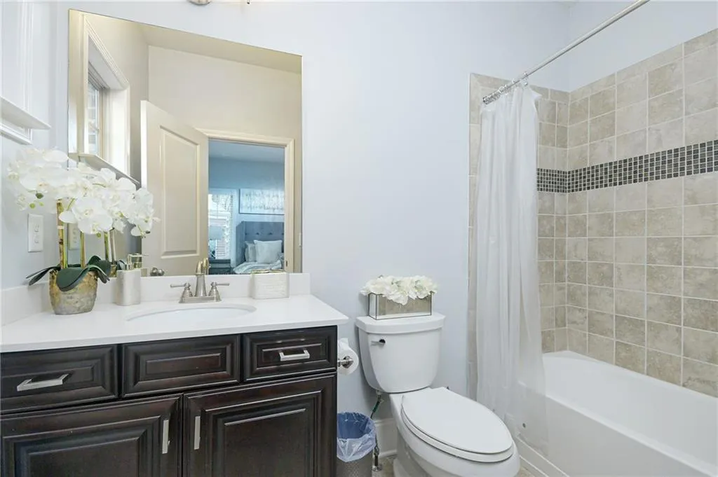231 Alderwood Point, Sandy Springs, Georgia 30328, 3 Bedrooms Bedrooms, ,3 BathroomsBathrooms,Residential,Sold,231 Alderwood Point,7006400