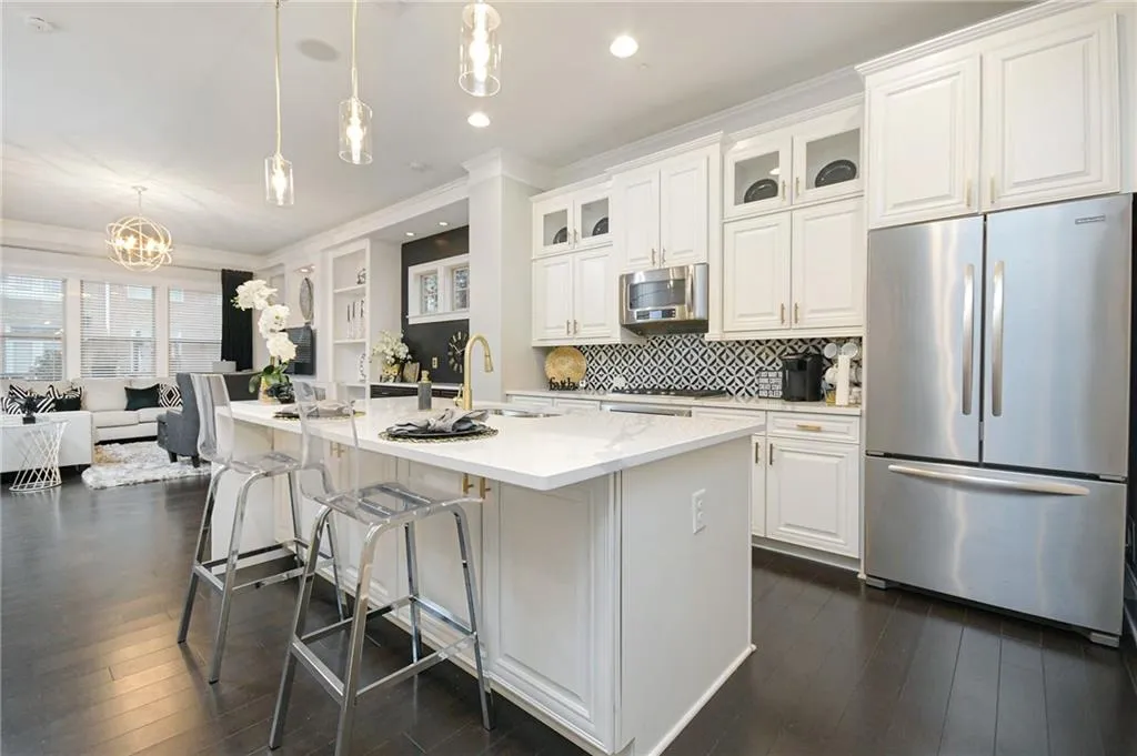 231 Alderwood Point, Sandy Springs, Georgia 30328, 3 Bedrooms Bedrooms, ,3 BathroomsBathrooms,Residential,Sold,231 Alderwood Point,7006400