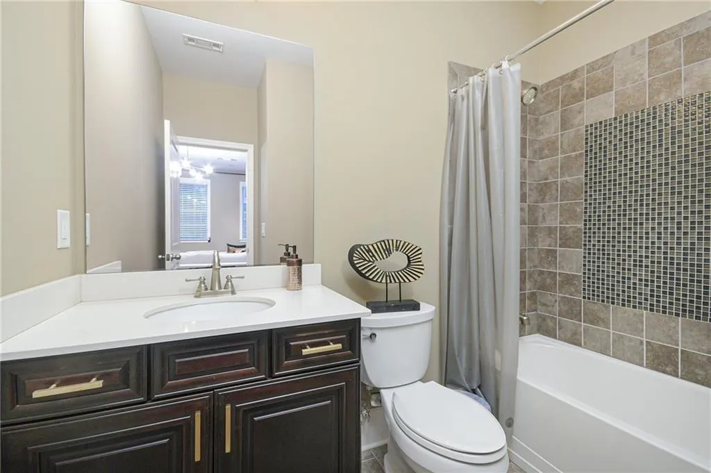 231 Alderwood Point, Sandy Springs, Georgia 30328, 3 Bedrooms Bedrooms, ,3 BathroomsBathrooms,Residential,Sold,231 Alderwood Point,7006400