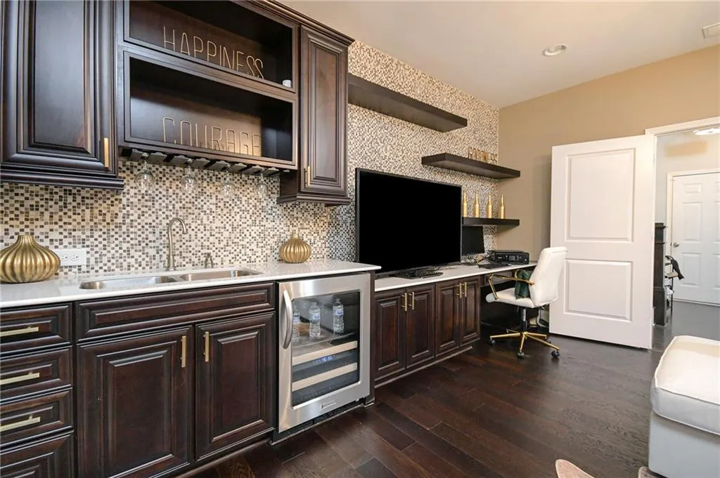 231 Alderwood Point, Sandy Springs, Georgia 30328, 3 Bedrooms Bedrooms, ,3 BathroomsBathrooms,Residential,Sold,231 Alderwood Point,7006400