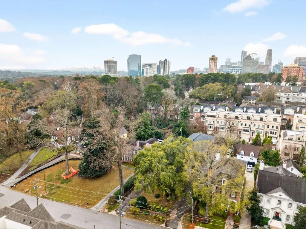 3668 Kingsboro Road Ne Unit 9, Atlanta, Georgia 30319, 2 Bedrooms Bedrooms, ,1 BathroomBathrooms,Residential,For Sale,3668 Kingsboro Road Ne Unit 9,7690195