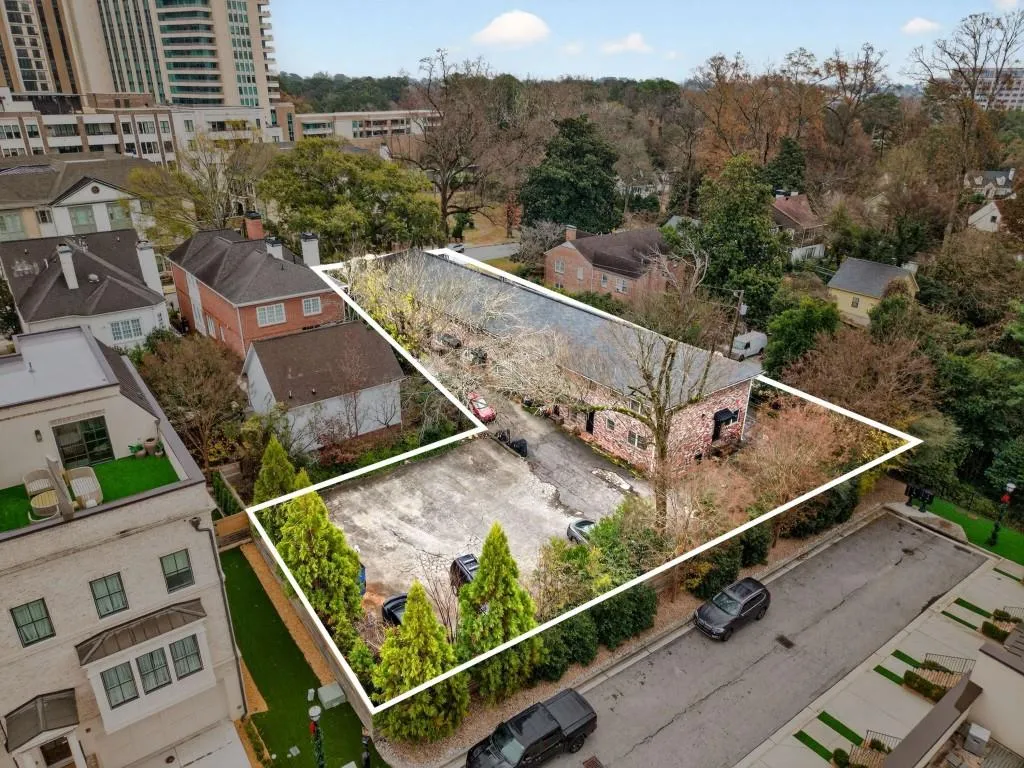 3668 Kingsboro Road Ne Unit 9, Atlanta, Georgia 30319, 2 Bedrooms Bedrooms, ,1 BathroomBathrooms,Residential,For Sale,3668 Kingsboro Road Ne Unit 9,7690195