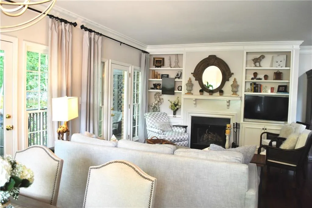 12 Honour Avenue Nw Unit 12, Atlanta, Georgia 30305, 2 Bedrooms Bedrooms, ,2 BathroomsBathrooms,Residential,Sold,12 Honour Avenue Nw Unit 12,5737131