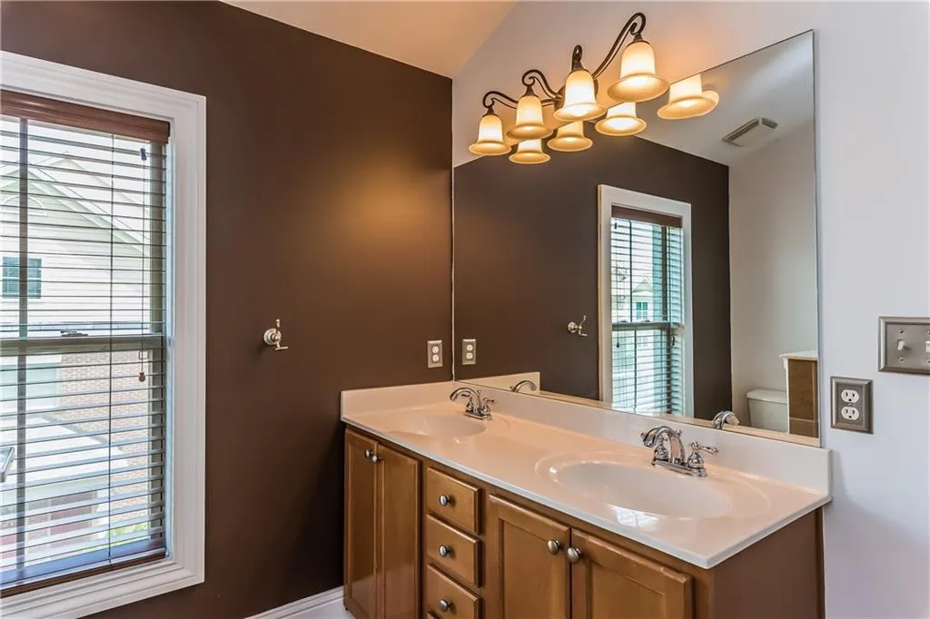 202 Le Gran Cove, Atlanta, Georgia 30328, 3 Bedrooms Bedrooms, ,2 BathroomsBathrooms,Residential,Sold,202 Le Gran Cove,5884382