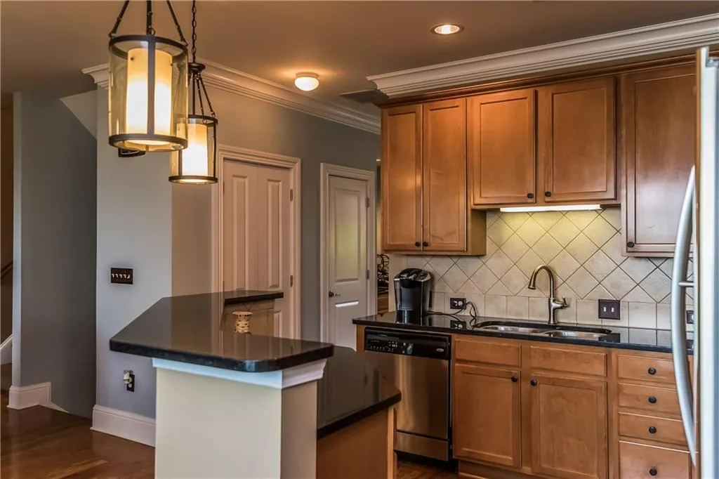 202 Le Gran Cove, Atlanta, Georgia 30328, 3 Bedrooms Bedrooms, ,2 BathroomsBathrooms,Residential,Sold,202 Le Gran Cove,5884382
