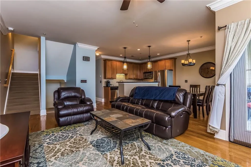 202 Le Gran Cove, Atlanta, Georgia 30328, 3 Bedrooms Bedrooms, ,2 BathroomsBathrooms,Residential,Sold,202 Le Gran Cove,5884382