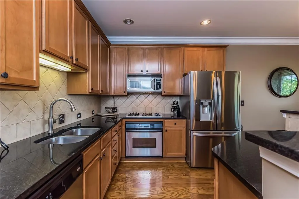 202 Le Gran Cove, Atlanta, Georgia 30328, 3 Bedrooms Bedrooms, ,2 BathroomsBathrooms,Residential,Sold,202 Le Gran Cove,5884382
