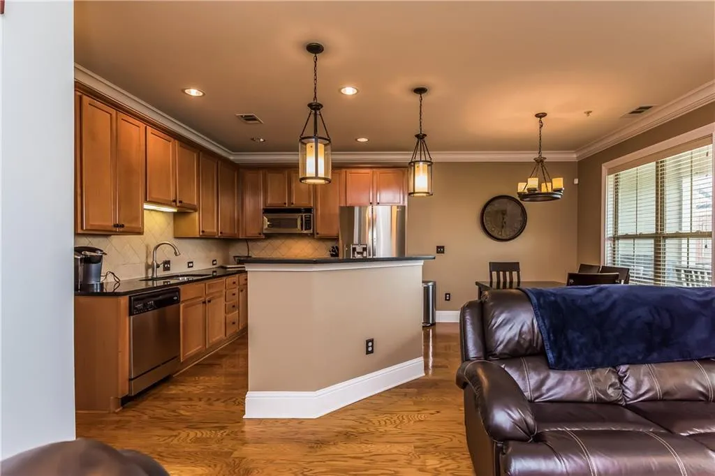202 Le Gran Cove, Atlanta, Georgia 30328, 3 Bedrooms Bedrooms, ,2 BathroomsBathrooms,Residential,Sold,202 Le Gran Cove,5884382