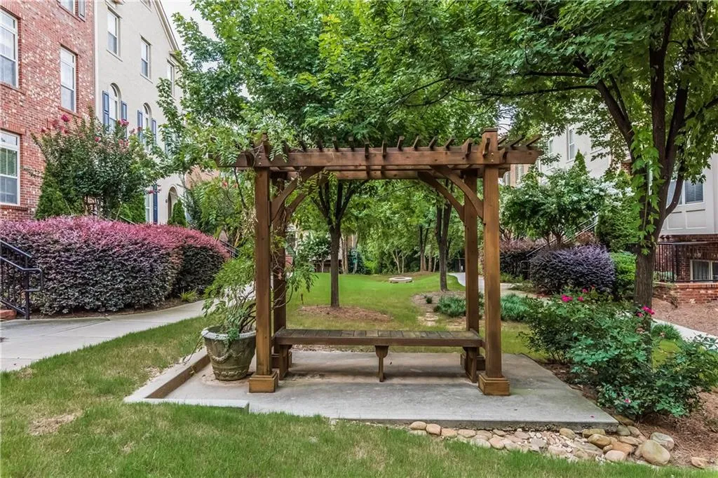 202 Le Gran Cove, Atlanta, Georgia 30328, 3 Bedrooms Bedrooms, ,2 BathroomsBathrooms,Residential,Sold,202 Le Gran Cove,5884382