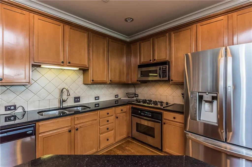 202 Le Gran Cove, Atlanta, Georgia 30328, 3 Bedrooms Bedrooms, ,2 BathroomsBathrooms,Residential,Sold,202 Le Gran Cove,5884382