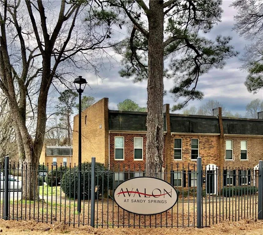 245 Winding River Drive Unit D, Sandy Springs, Georgia 30350, 2 Bedrooms Bedrooms, ,1 BathroomBathrooms,Residential,Sold,245 Winding River Drive Unit D,6697005