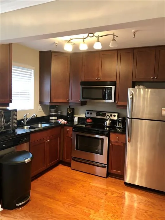 245 Winding River Drive Unit D, Sandy Springs, Georgia 30350, 2 Bedrooms Bedrooms, ,1 BathroomBathrooms,Residential,Sold,245 Winding River Drive Unit D,6697005