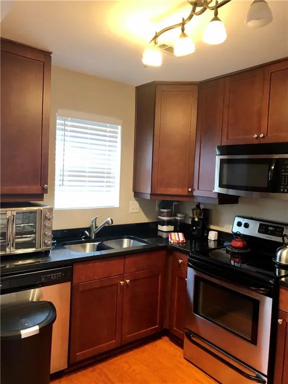 245 Winding River Drive Unit D, Sandy Springs, Georgia 30350, 2 Bedrooms Bedrooms, ,1 BathroomBathrooms,Residential,Sold,245 Winding River Drive Unit D,6697005