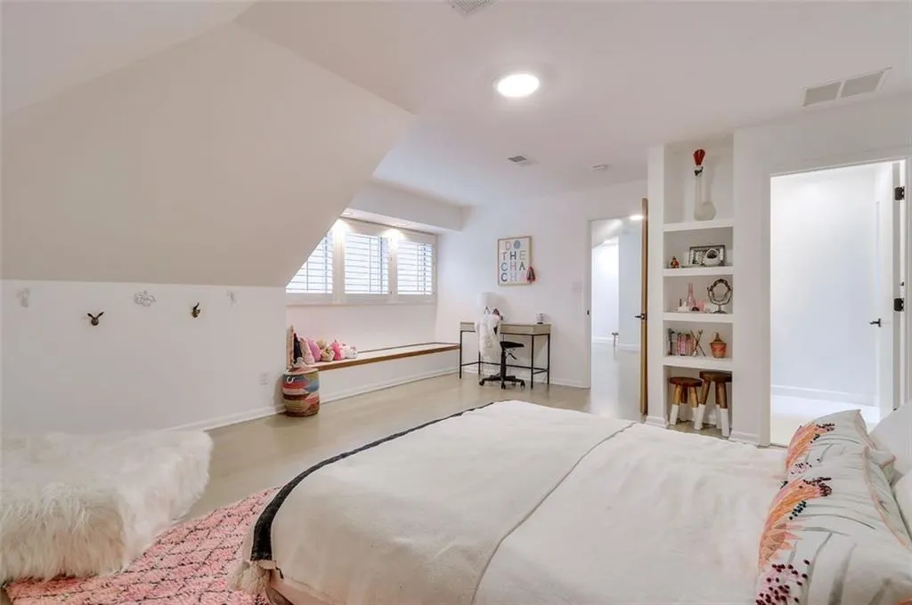 49 Spring Oaks Court, Atlanta, Georgia 30327, 4 Bedrooms Bedrooms, ,5 BathroomsBathrooms,Residential,Sold,49 Spring Oaks Court,6121101