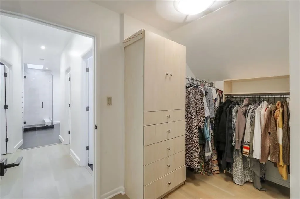 49 Spring Oaks Court, Atlanta, Georgia 30327, 4 Bedrooms Bedrooms, ,5 BathroomsBathrooms,Residential,Sold,49 Spring Oaks Court,6121101