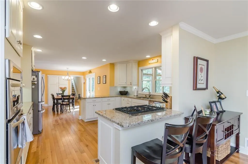 9920 Huntcliff Trace, Sandy Springs, Georgia 30350, 4 Bedrooms Bedrooms, ,5 BathroomsBathrooms,Residential,Sold,9920 Huntcliff Trace,5774590