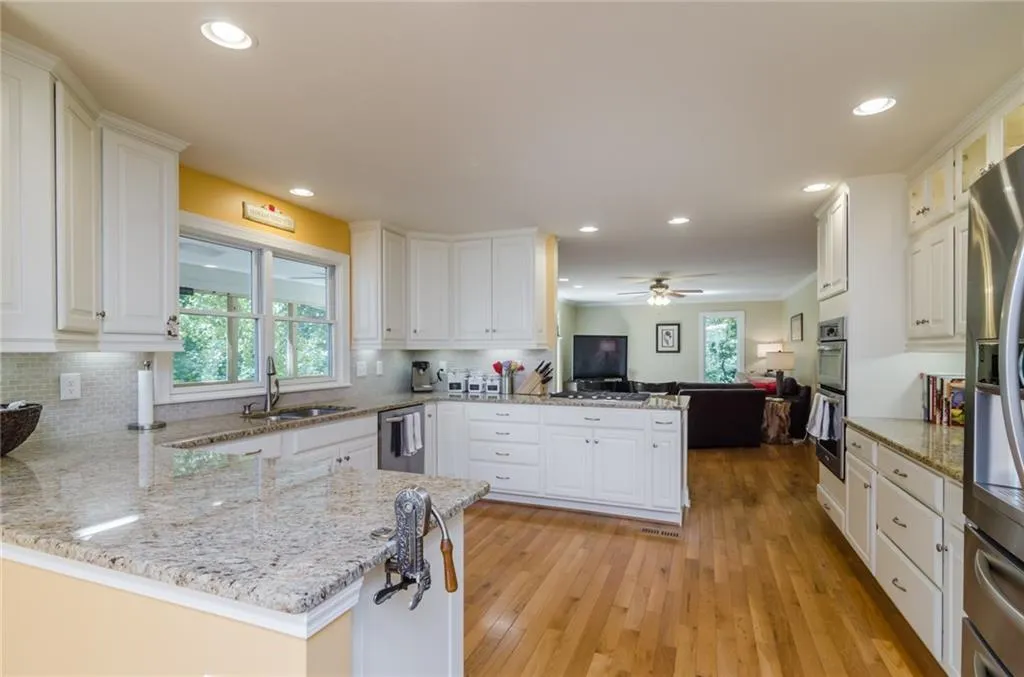 9920 Huntcliff Trace, Sandy Springs, Georgia 30350, 4 Bedrooms Bedrooms, ,5 BathroomsBathrooms,Residential,Sold,9920 Huntcliff Trace,5774590