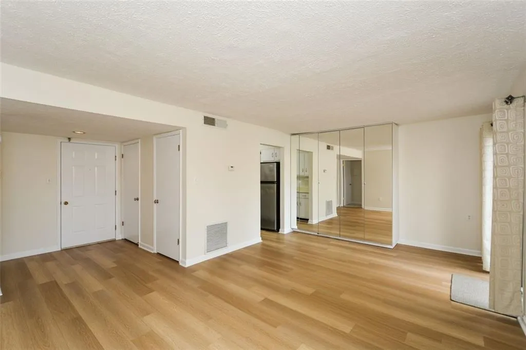 475 Mount Vernon Highway Ne Unit A-102, Sandy Springs, Georgia 30328, 1 Bedroom Bedrooms, ,1 BathroomBathrooms,Residential,For Sale,475 Mount Vernon Highway Ne Unit A-102,7525437