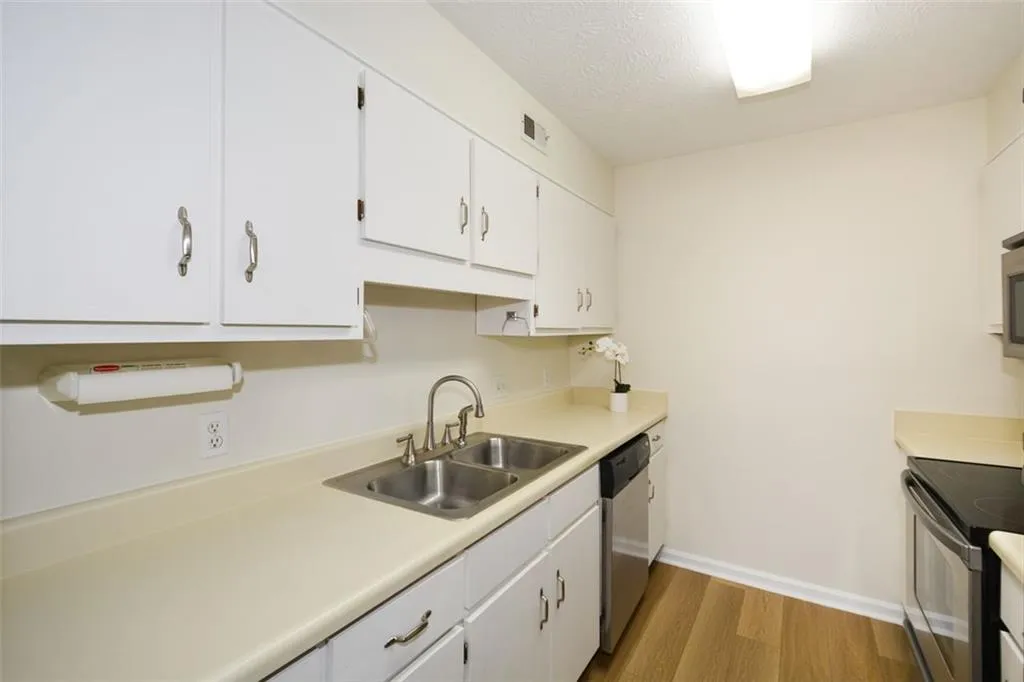 475 Mount Vernon Highway Ne Unit A-102, Sandy Springs, Georgia 30328, 1 Bedroom Bedrooms, ,1 BathroomBathrooms,Residential,For Sale,475 Mount Vernon Highway Ne Unit A-102,7525437