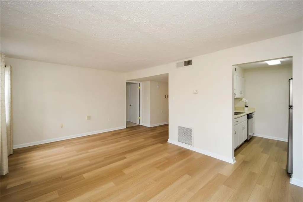 475 Mount Vernon Highway Ne Unit A-102, Sandy Springs, Georgia 30328, 1 Bedroom Bedrooms, ,1 BathroomBathrooms,Residential,For Sale,475 Mount Vernon Highway Ne Unit A-102,7525437