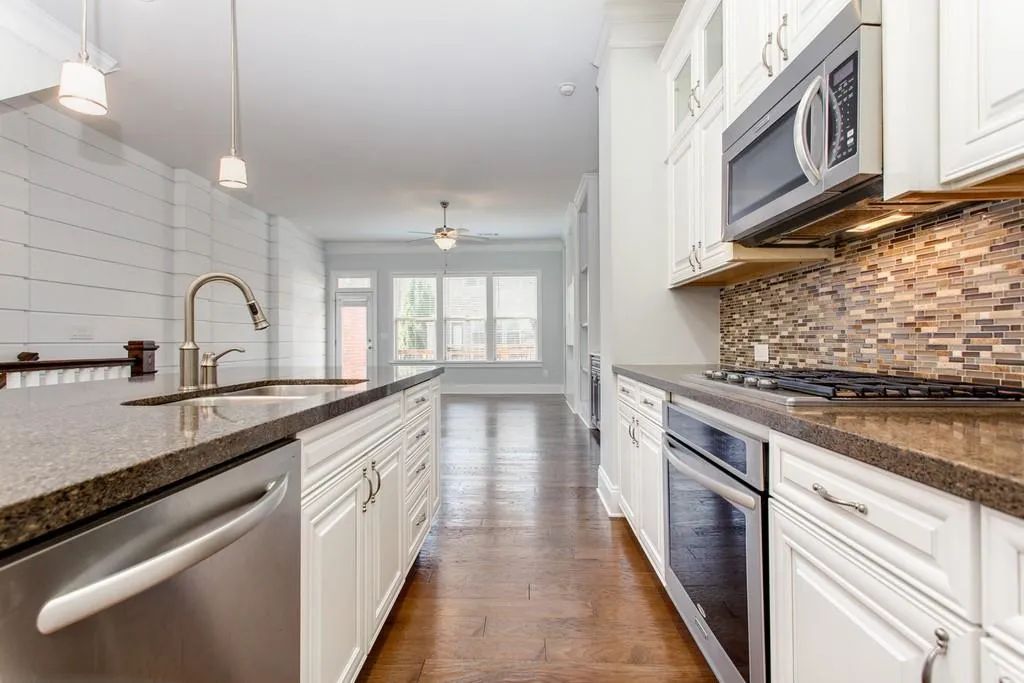 208 Alderwood Point, Atlanta, Georgia 30328, 3 Bedrooms Bedrooms, ,3 BathroomsBathrooms,Residential,Sold,208 Alderwood Point,6776121