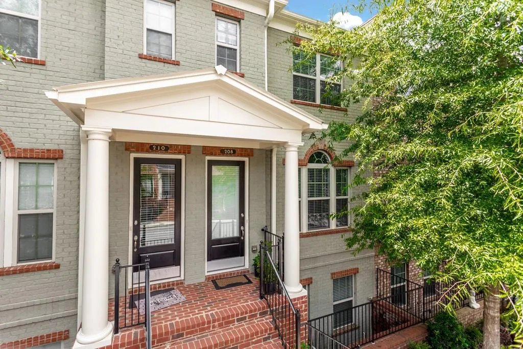 208 Alderwood Point, Atlanta, Georgia 30328, 3 Bedrooms Bedrooms, ,3 BathroomsBathrooms,Residential,Sold,208 Alderwood Point,6776121