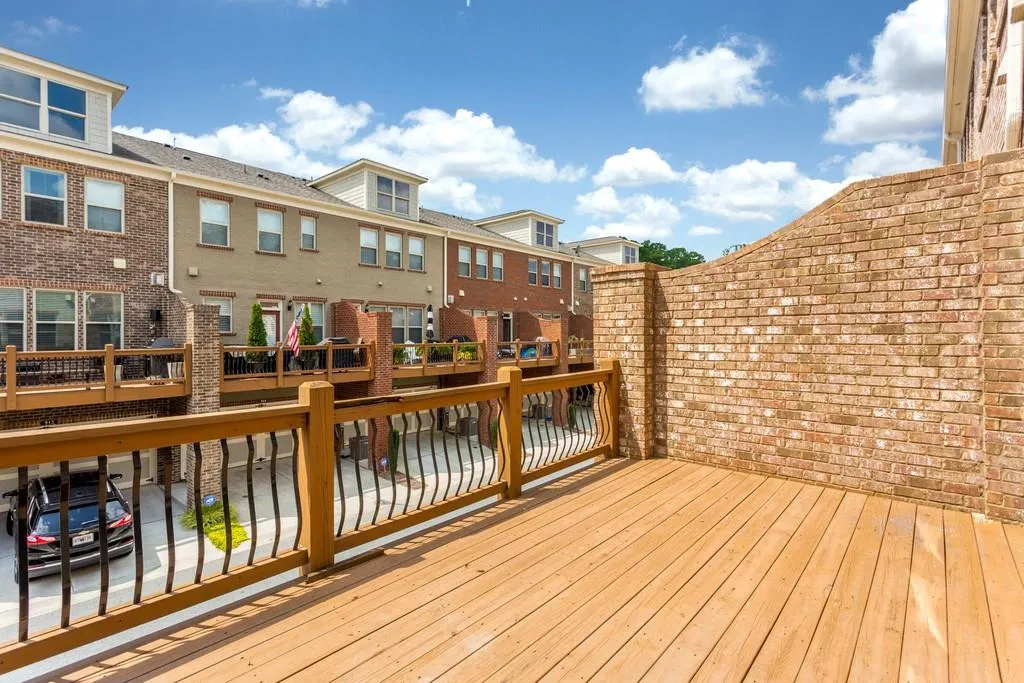 208 Alderwood Point, Atlanta, Georgia 30328, 3 Bedrooms Bedrooms, ,3 BathroomsBathrooms,Residential,Sold,208 Alderwood Point,6776121