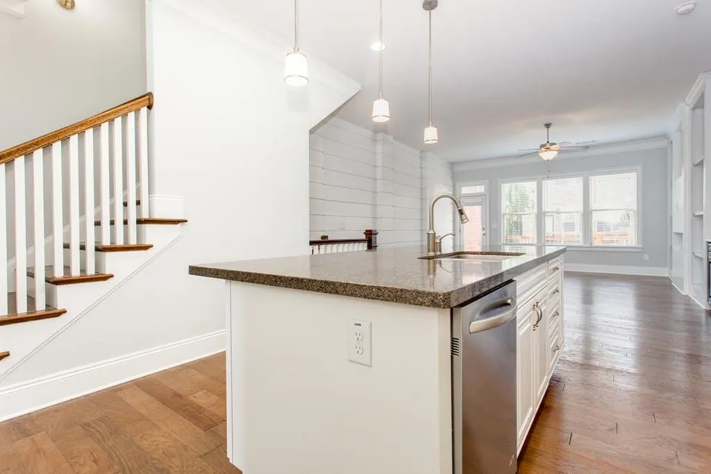 208 Alderwood Point, Atlanta, Georgia 30328, 3 Bedrooms Bedrooms, ,3 BathroomsBathrooms,Residential,Sold,208 Alderwood Point,6776121