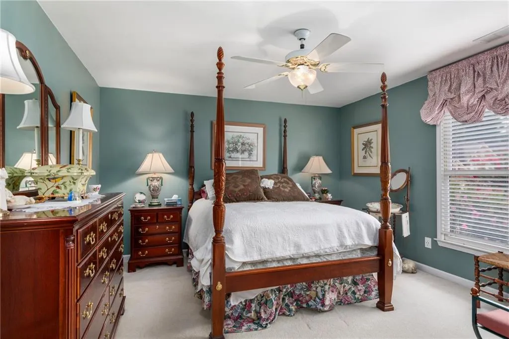 215 Glenridge Close Circle, Sandy Springs, Georgia 30328, 4 Bedrooms Bedrooms, ,2 BathroomsBathrooms,Residential,Sold,215 Glenridge Close Circle,7254557