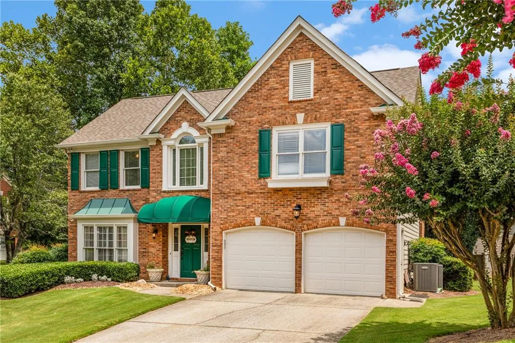 215 Glenridge Close Circle, Sandy Springs, Georgia 30328, 4 Bedrooms Bedrooms, ,2 BathroomsBathrooms,Residential,Sold,215 Glenridge Close Circle,7254557