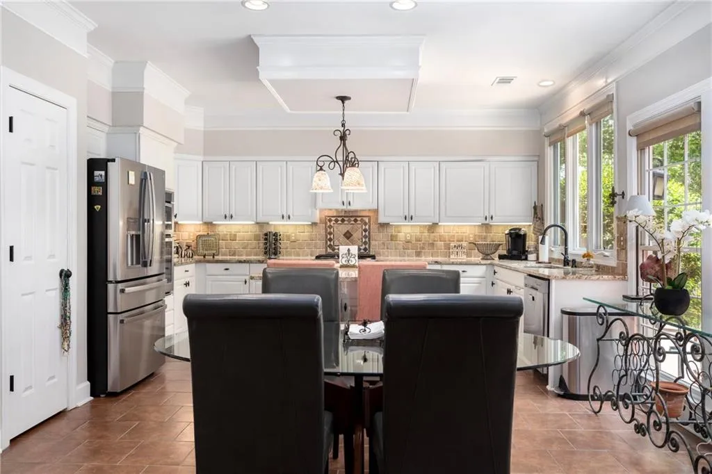 215 Glenridge Close Circle, Sandy Springs, Georgia 30328, 4 Bedrooms Bedrooms, ,2 BathroomsBathrooms,Residential,Sold,215 Glenridge Close Circle,7254557