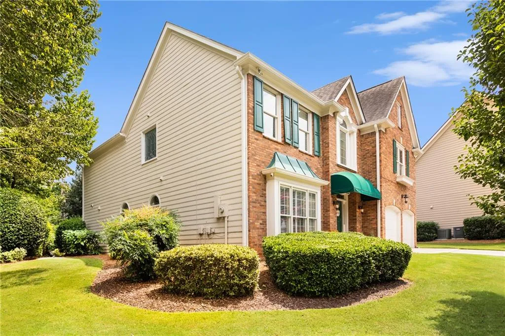 215 Glenridge Close Circle, Sandy Springs, Georgia 30328, 4 Bedrooms Bedrooms, ,2 BathroomsBathrooms,Residential,Sold,215 Glenridge Close Circle,7254557