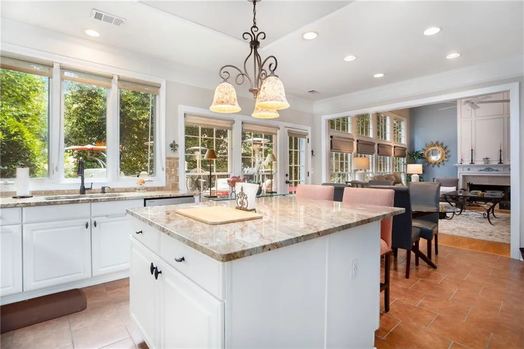 215 Glenridge Close Circle, Sandy Springs, Georgia 30328, 4 Bedrooms Bedrooms, ,2 BathroomsBathrooms,Residential,Sold,215 Glenridge Close Circle,7254557