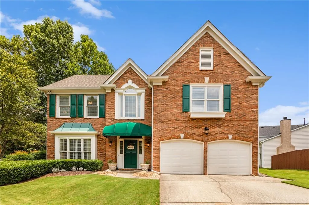 215 Glenridge Close Circle, Sandy Springs, Georgia 30328, 4 Bedrooms Bedrooms, ,2 BathroomsBathrooms,Residential,Sold,215 Glenridge Close Circle,7254557